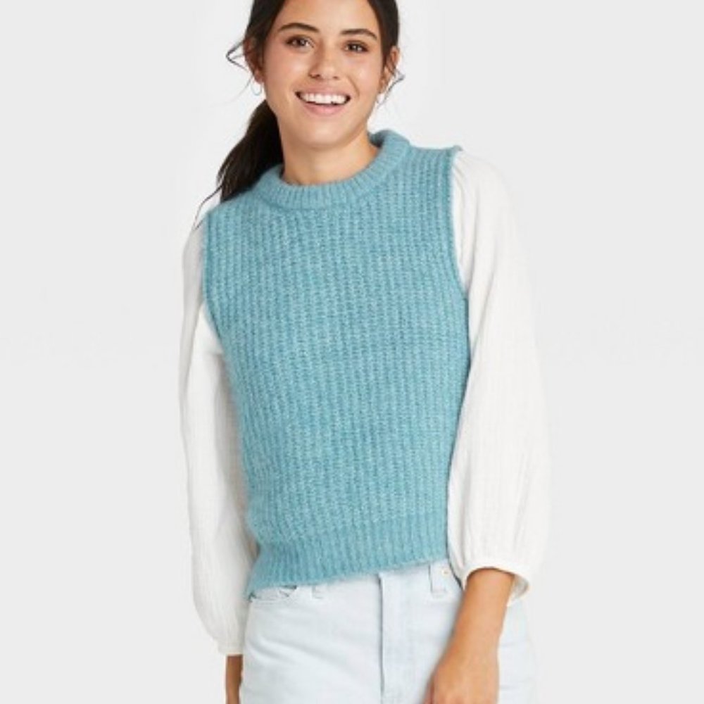 Universal Thread Women's Crewneck Knit Sweater Sleeveless Vest in Blue